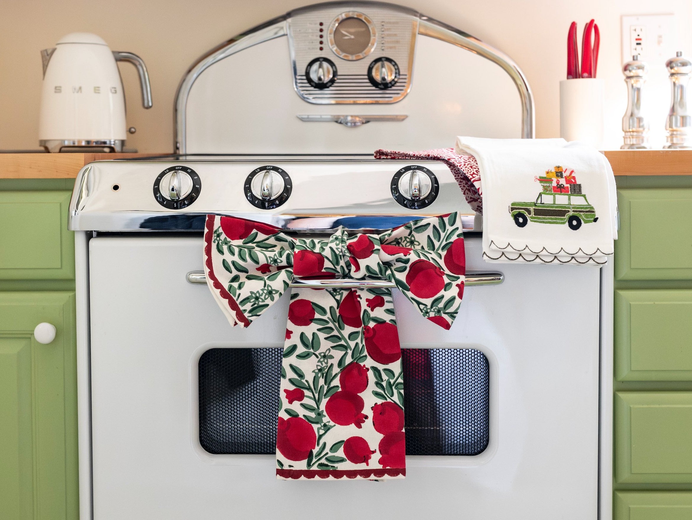 Tie a Christmas Bow with Tea Towels
