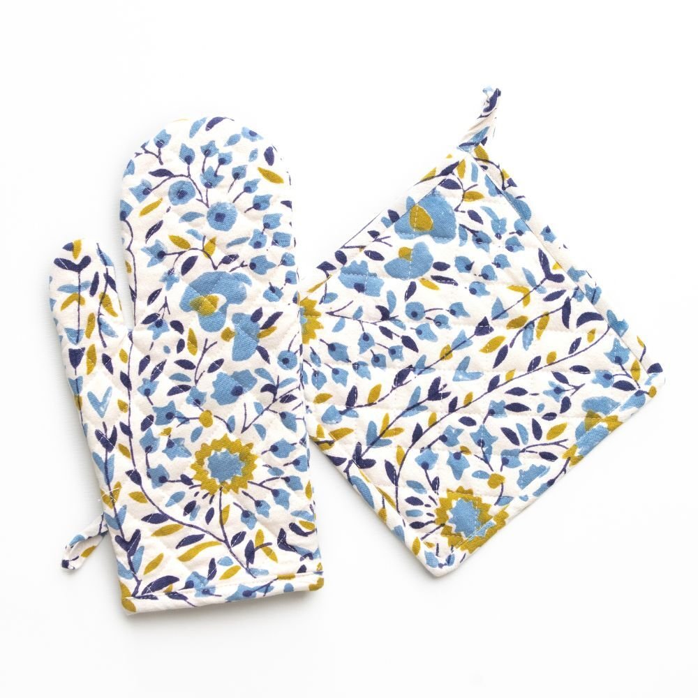 Floral-patterned oven mitt and pot holder set on a white background